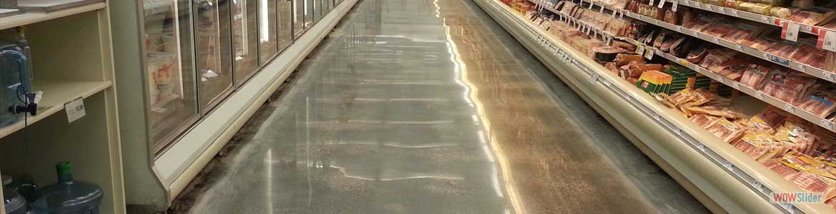 VCT-tile-removal-grocery-store-floor-with-no-edgework-in-Iowa-City-IA